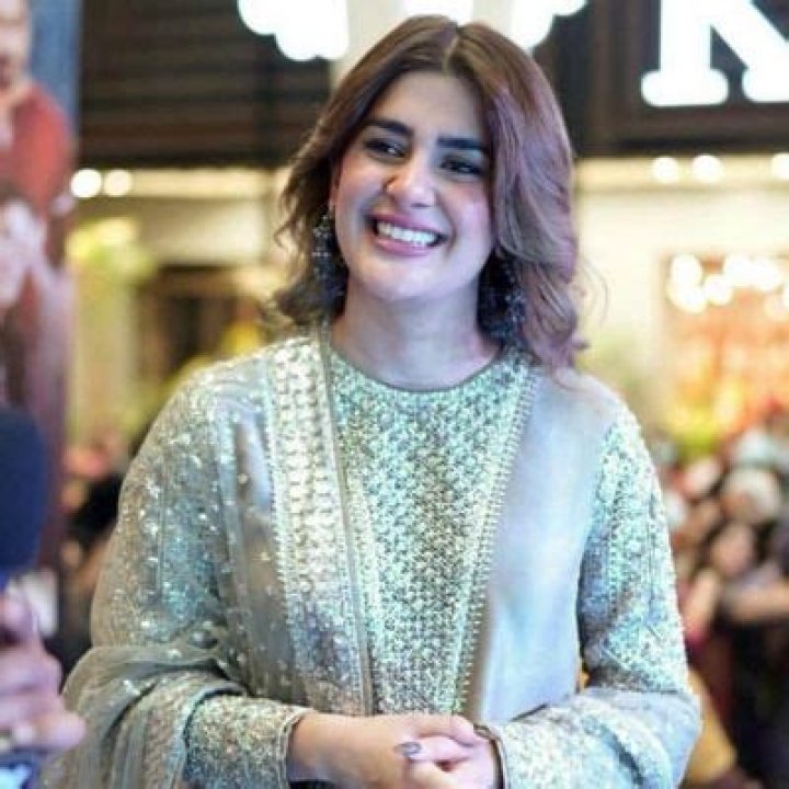 A Look Into Kubra Khan And Qamar Javed Bajwa Relationship