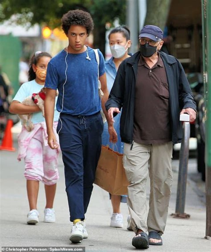 Aaron De Niro- Net Worth, Age, Girlfriend, Ethnicity, Height, Career