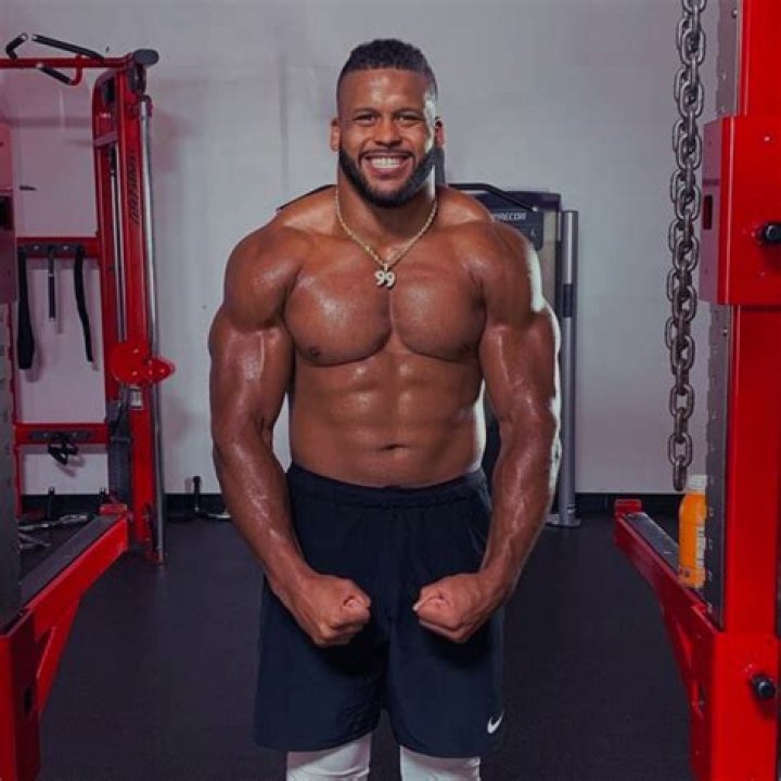 Aaron Donald- Wiki, Age, Net Worth, Girlfriend, Ethnicity, Height, Weight