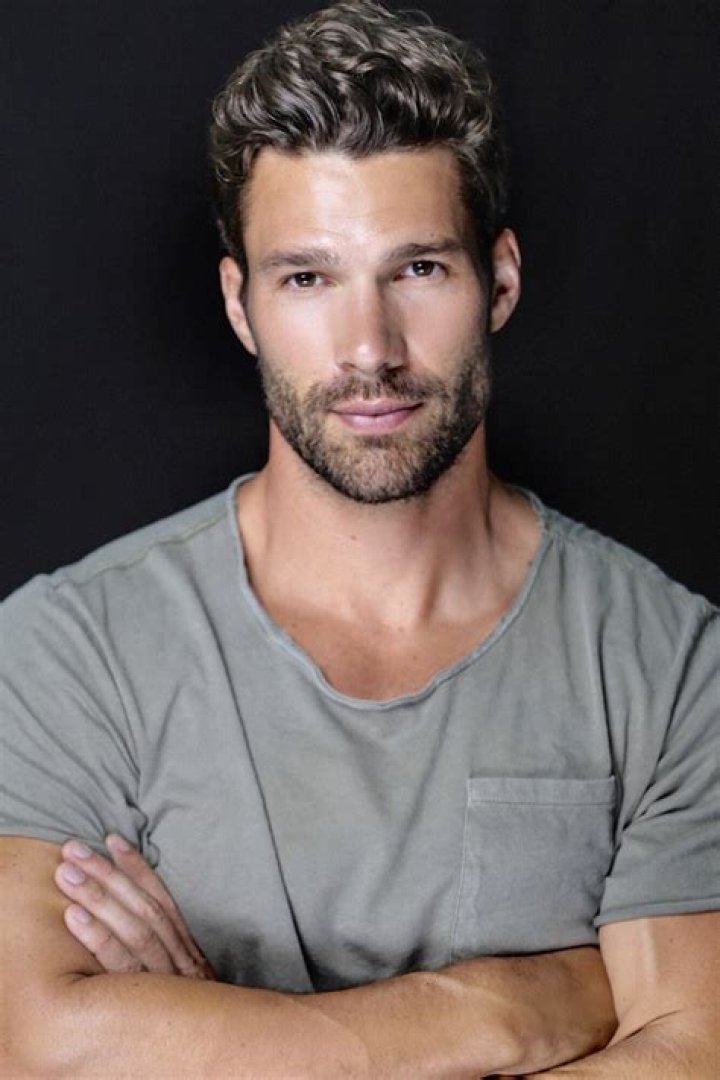 Aaron O Connell- Age, Net Worth, Height, Girlfriend, Career, Nationality