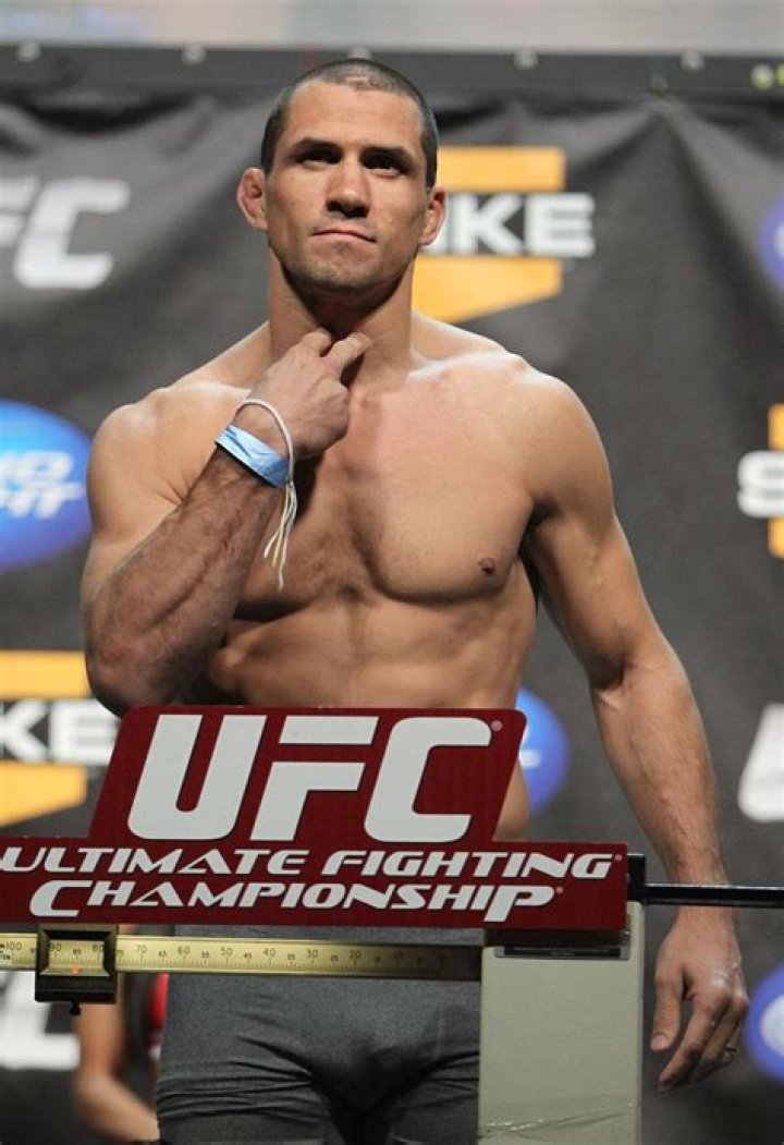 Aaron simpson- Age, Girlfriend, Height, Net Worth, Nationality