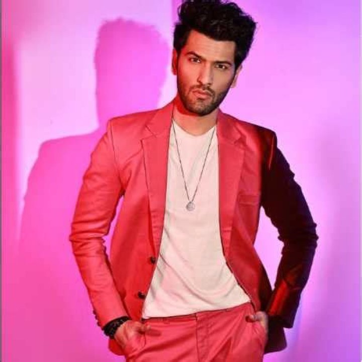 Aayushmaan Srivastav- Wiki, Age, Height, Girlfriend, Net Worth, Ethnicity, Career