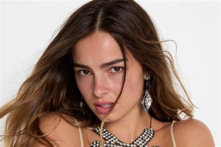 Addison Rae- Age, Bio, Wiki, Boyfriend, Weight, Height, Net Worth, Career