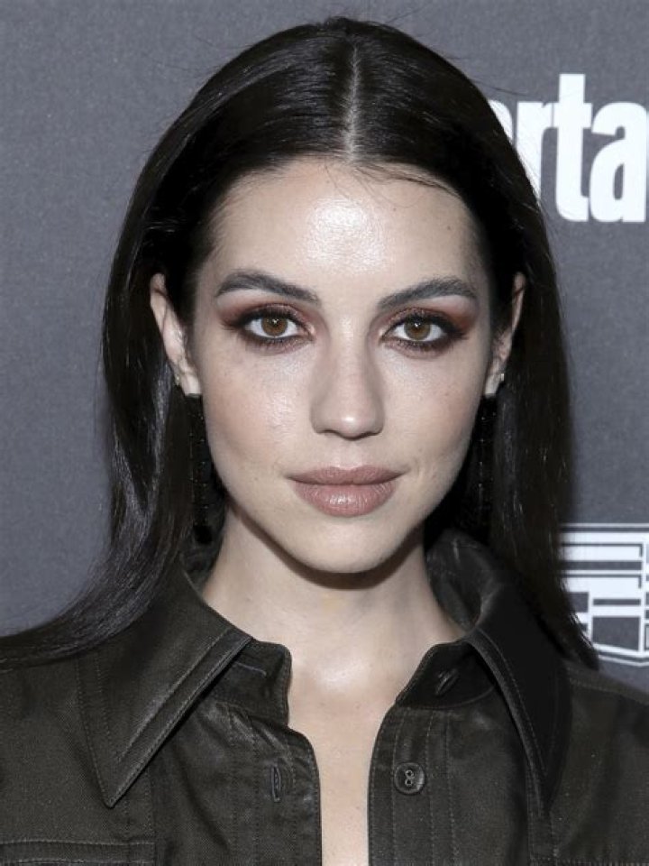 Adelaide Kane- Wiki, Age, Height, Net Worth, Boyfriend, Ethnicity, Career