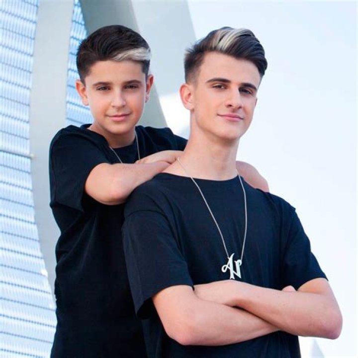 Adexe- Wiki, Age, Height, Net Worth, Girlfriend, Dating