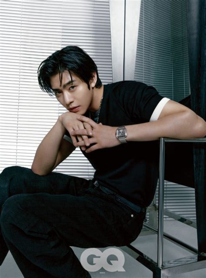 Ahn Hyo Seop- Wiki, Age, Height, Net Worth, Girlfriend, Ethnicity