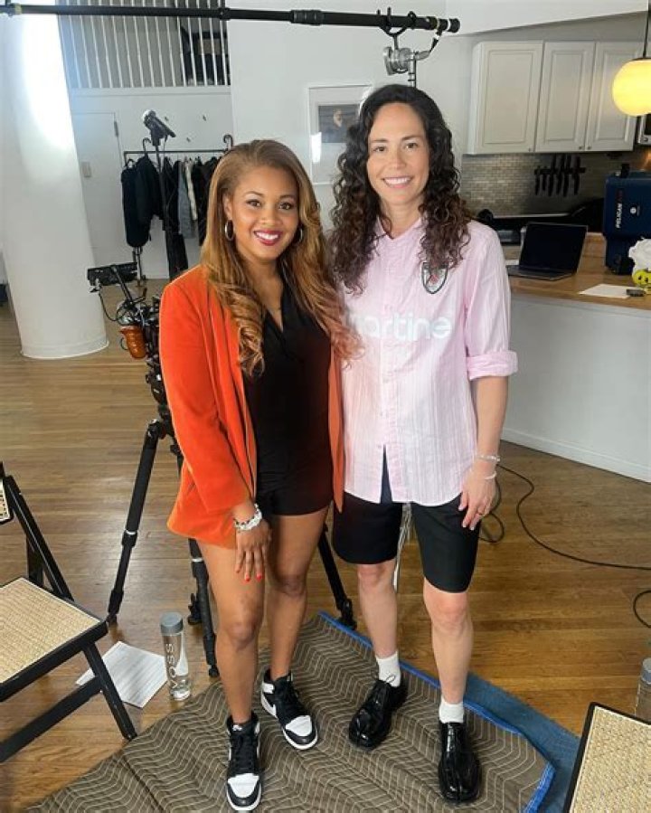 Who Is AJ Ross? Wiki, Age, Ethnicity, Boyfriend, Height, Career