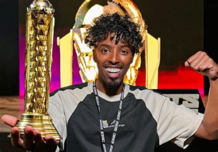 Aj Shabeel- Wiki, Age, Height, Net Worth, Girlfriend, Ethnicity