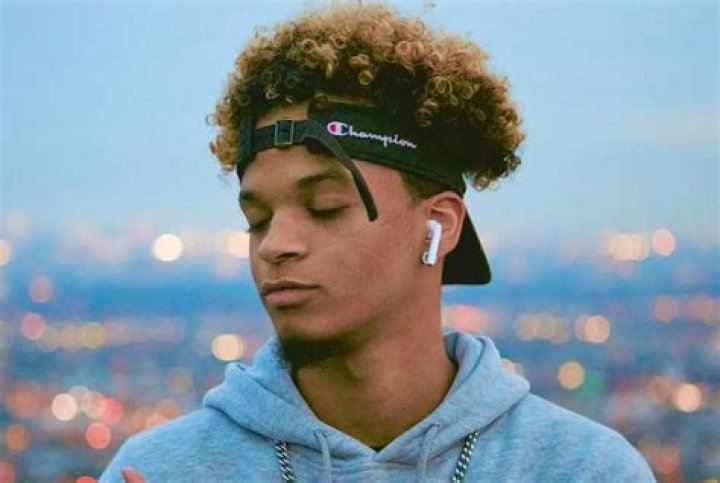 Ajani Huff- Net Worth, Bio, Age, Girlfriend, Height, Ethnicity, Career