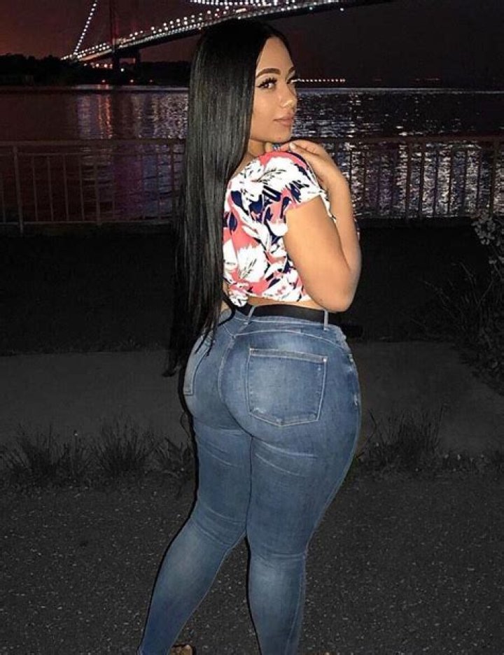 Alejandra Mercedes- Net Worth, Age, Ethnicity, Boyfriend, Height, Career