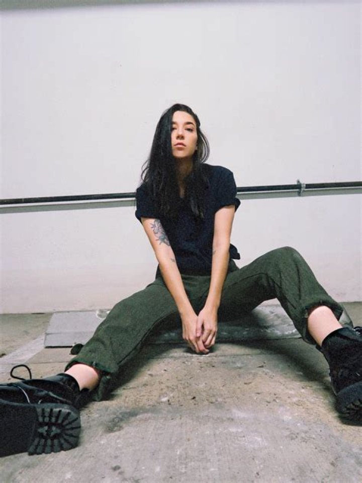 Ally Hills- Age, Bio, Wiki, Boyfriend, Weight, Height, Net worth, Career