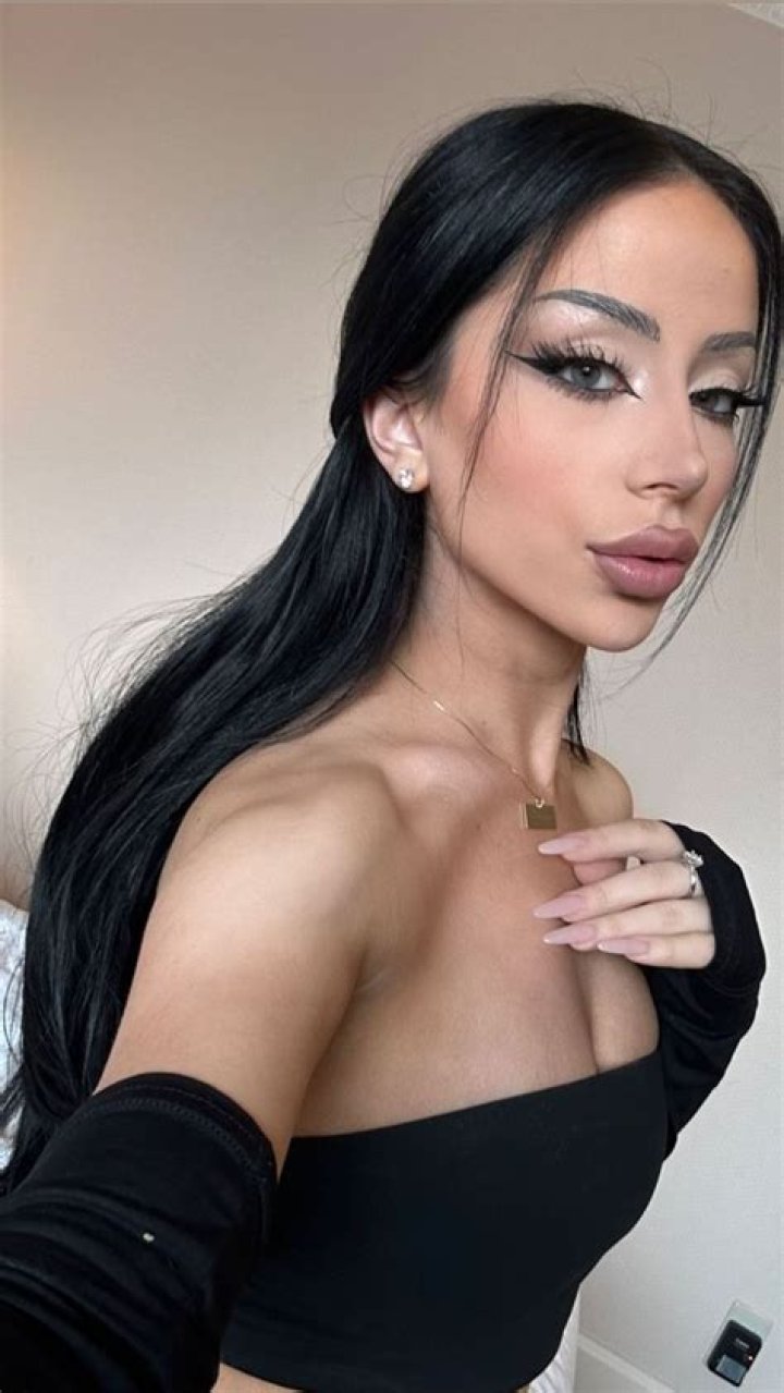 Amber Scholl- Net Worth, Wiki, Age, Boyfriend, Height, Career