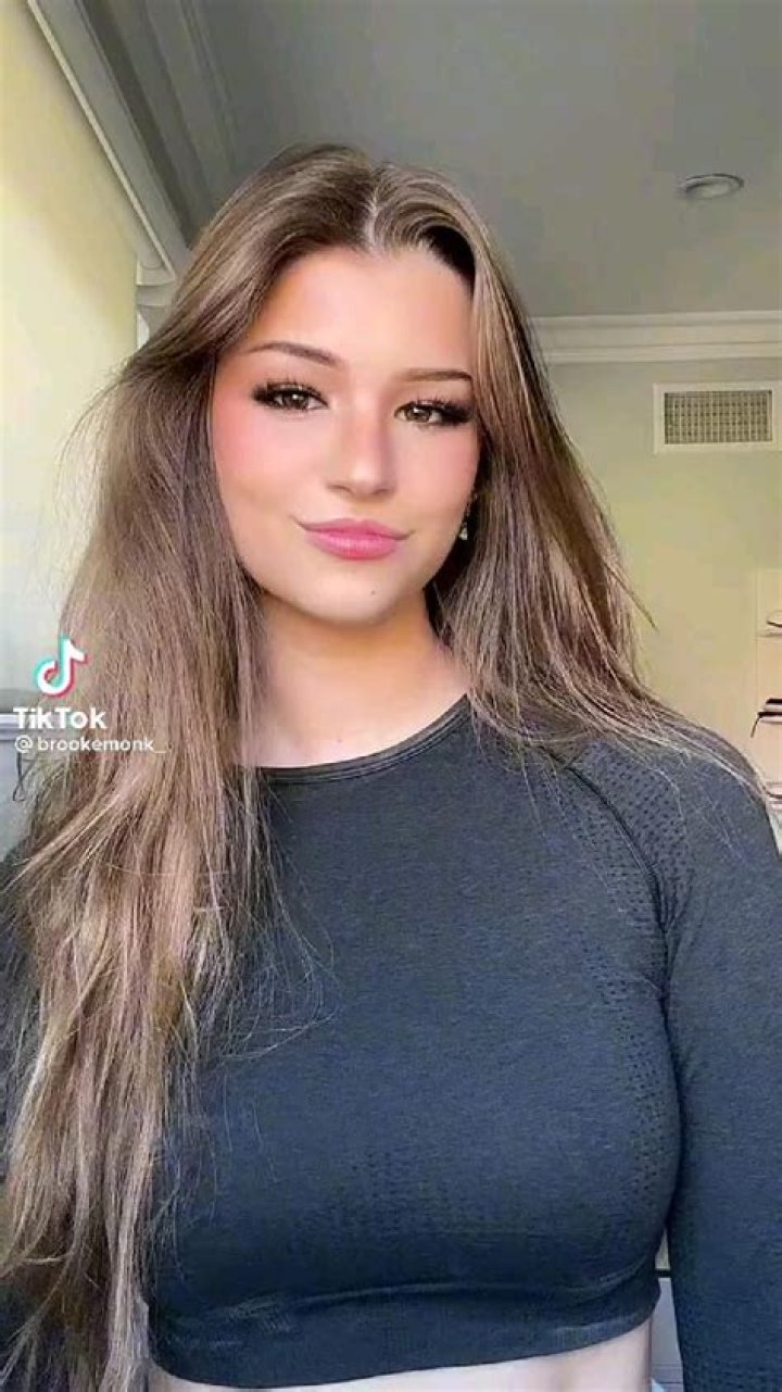 Ambrina04- Age, Net Worth, Height, Boyfriend, Career, Ethnicity