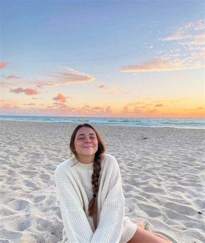 Ana Stowell- Bio, Age, Height, Boyfriend, Net worth, Religion