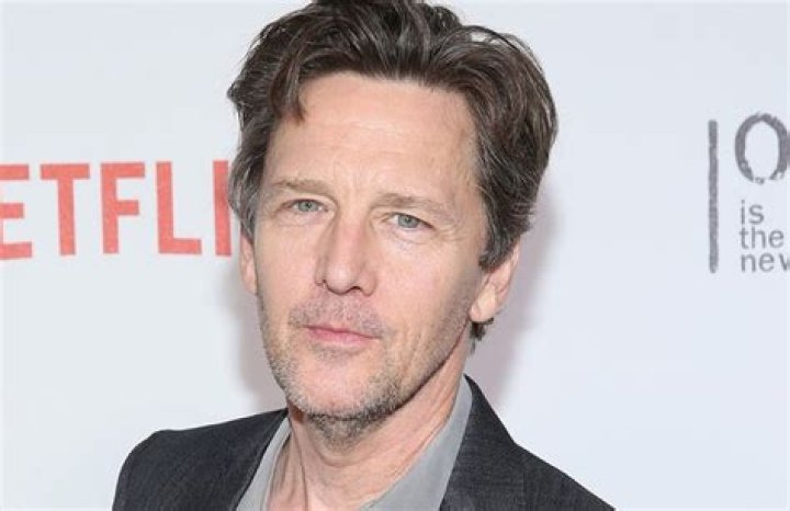 
Who is Andrew McCarthy? Wiki, Age, Height, Net Worth, Wife, Marriage	