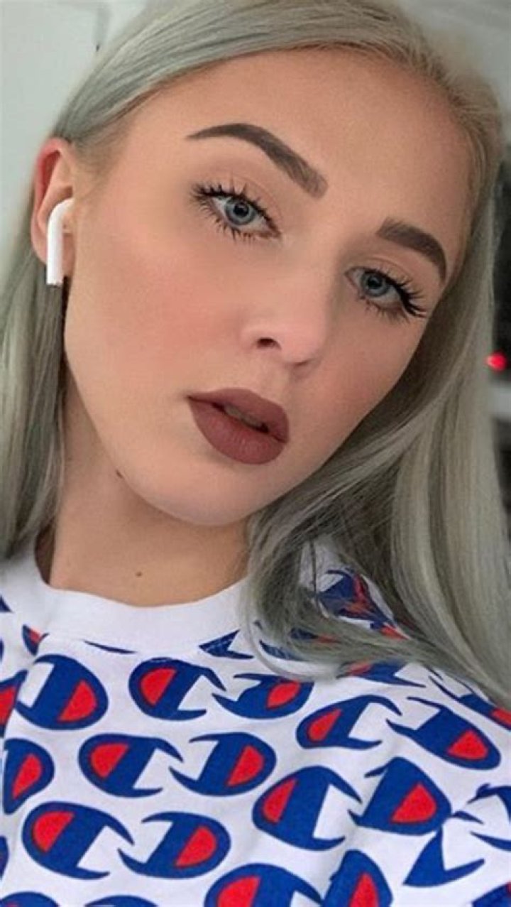 Angelika Oles- Age, Height, Boyfriend, Net Worth, Ethnicity