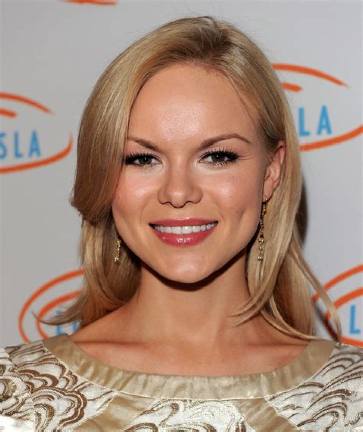 Anya Monzikova- Wiki, Age, Height, Net Worth, Boyfriend, Ethnicity