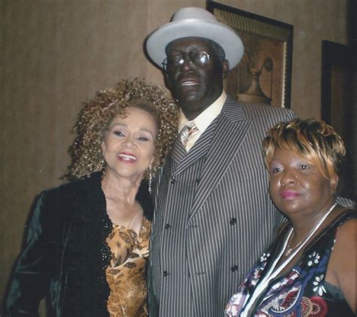 Artis Mills- Wiki, Age, Ethnicity, Wife, Net Worth, Height, Career