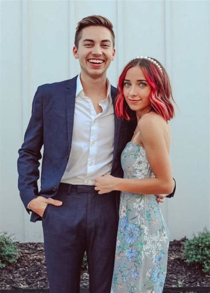 Asa Howard- Wiki, Age, Bio, Height, Girlfriend, Net worth, Ethnicity