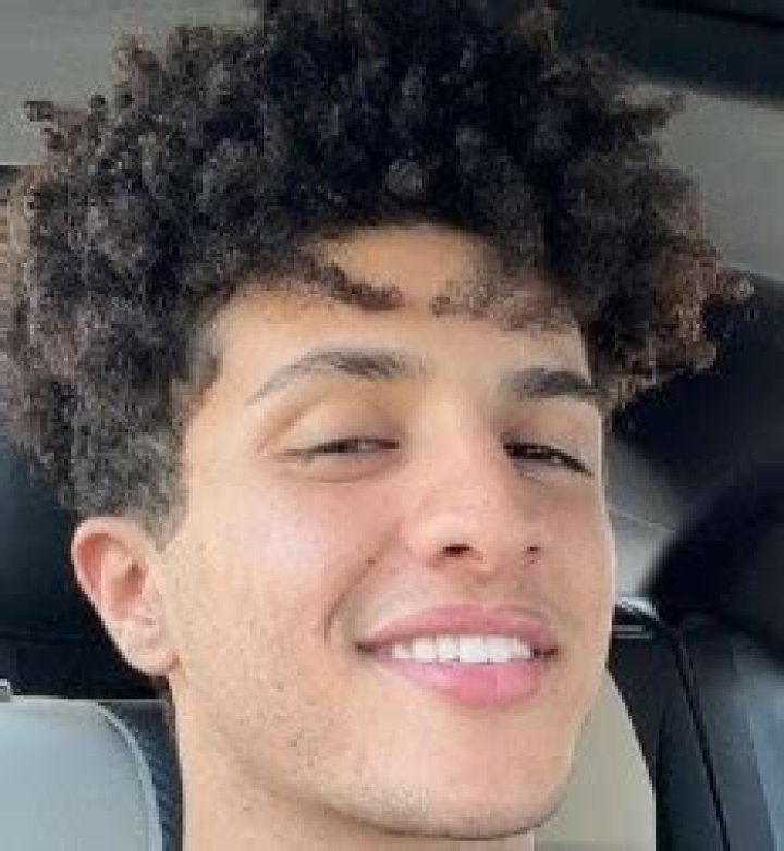 Ash Alk- Wiki, Age, Height, Net Worth, Girlfriend, Ethnicity