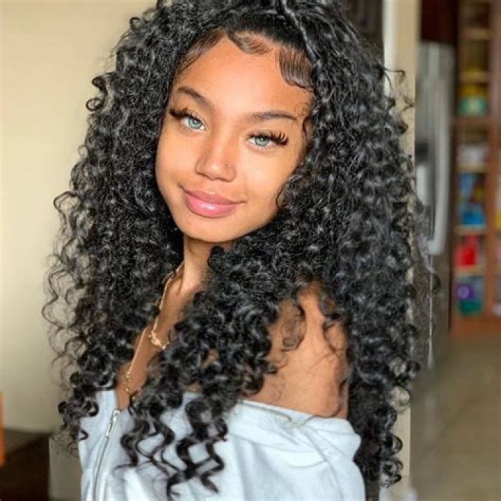 Ashley Lovelace- Bio, Age, Net Worth, Boyfriend, Dating, Height