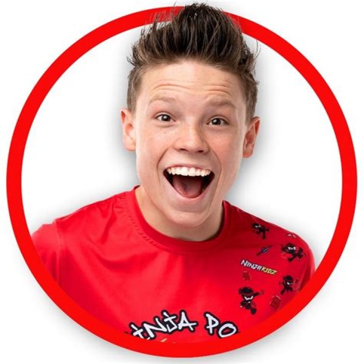 Ashton Myler- Age, Net Worth, Height, Girlfriend, Career, Nationality