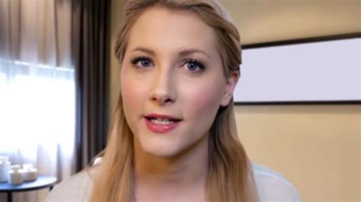 ASMRrequests- Age, Net Worth, Height, Boyfriend, Career, Ethnicity