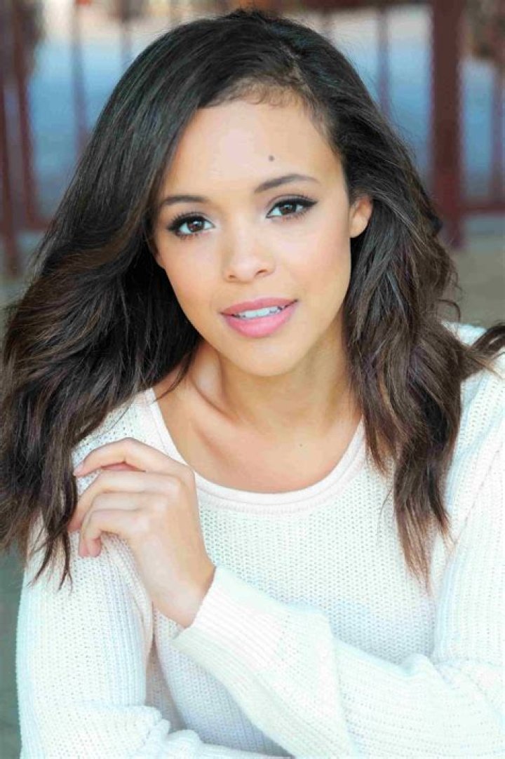 Who Is Aubrey Cleland? Wiki, Age, Boyfriend, Height, Net Worth, Songs