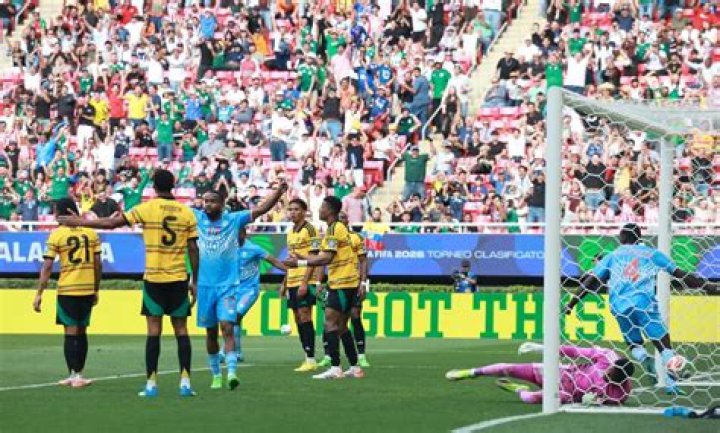 Axel Tuanzebe- Net Worth, Age, Height, Girlfriend, Ethnicity, Career