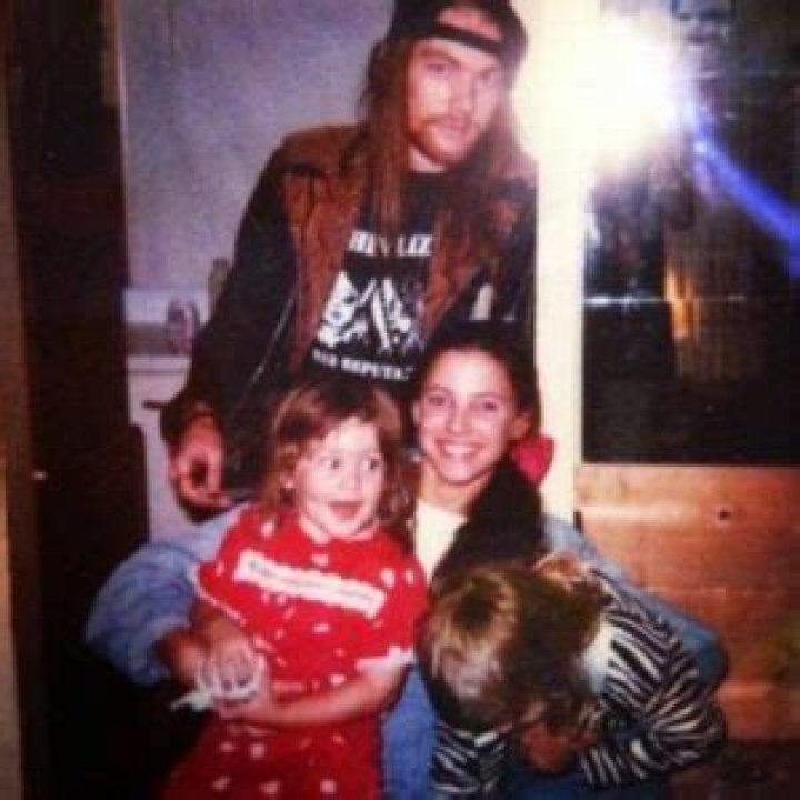 Axl Rose Wiki: Does He Have Any Kids? Guns N’ Roses Vocalist Parenthood And Relationship