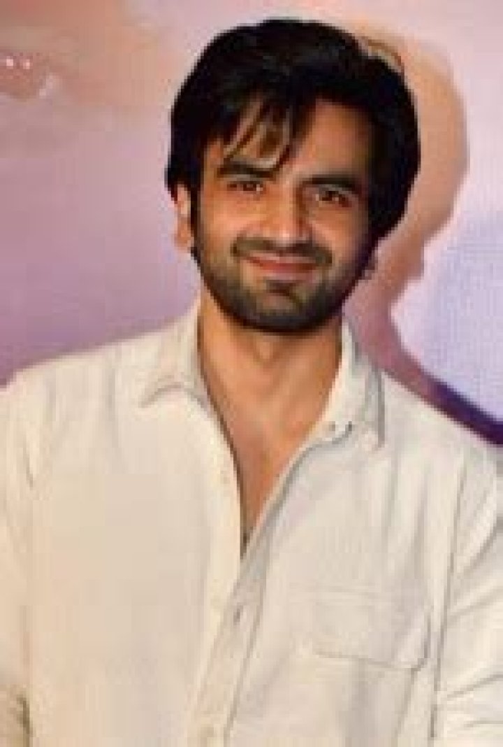 Ayush Mehra- Wiki, Age, Height, Net Worth, Girlfriend, Dating