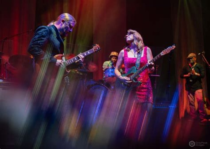 Who is BeBe Winans ? Wiki, Age, Wife, Net Worth, Height, Career