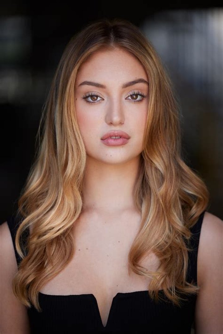 Who is Bella Podaras? Wiki, Age, Ethnicity, Boyfriend, Net Worth, Height