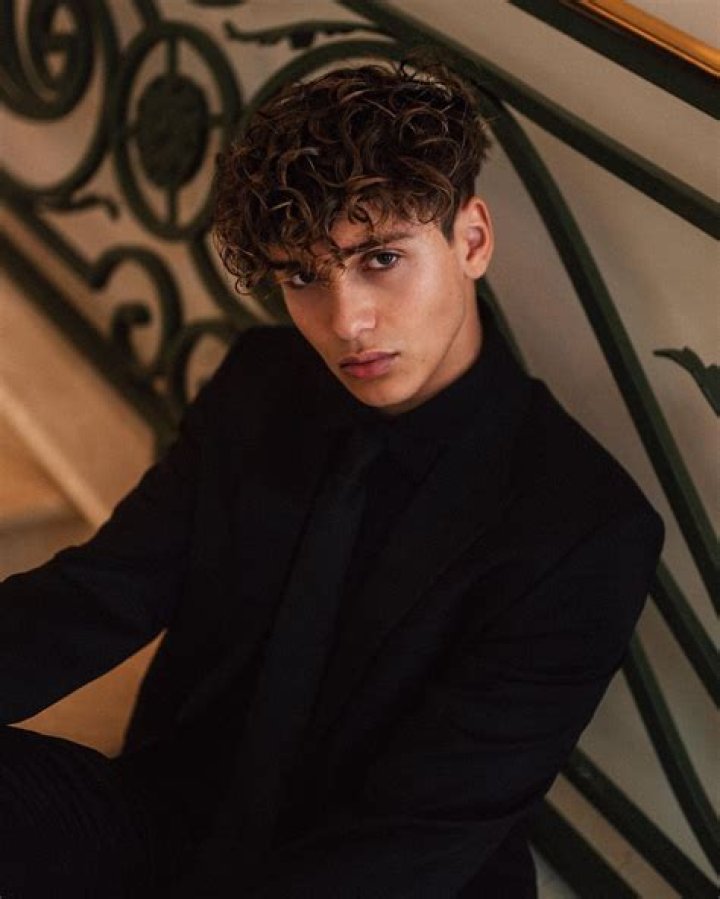 Bene Schulz- Bio, Wiki, Age, Height, Weight, Net Worth, Girlfriend