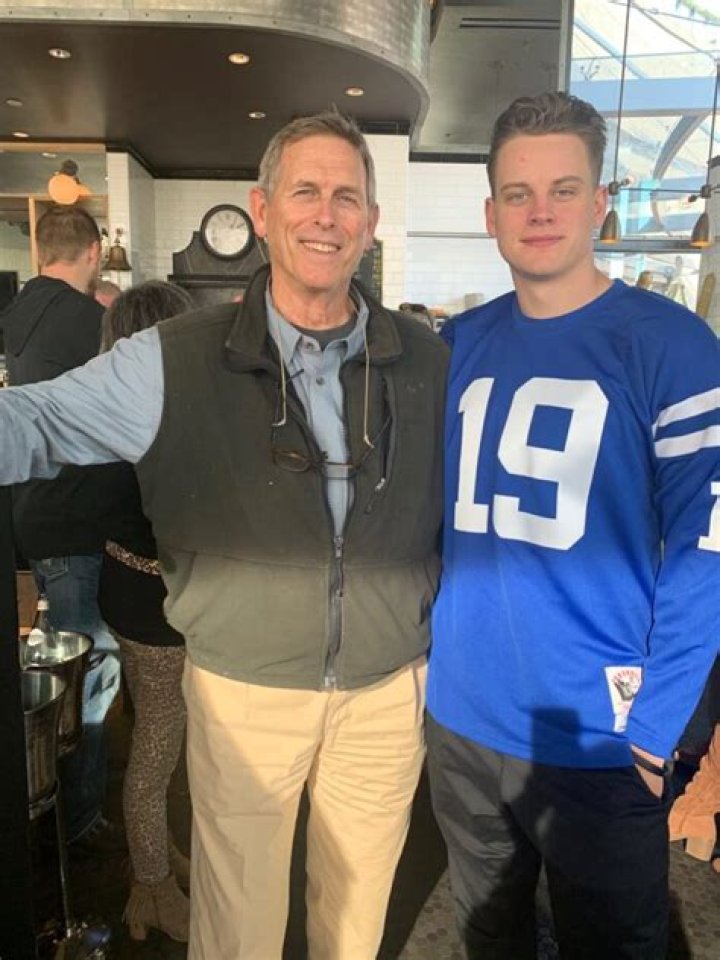 
Bert Jones Wife: Who Is He Married To? Explore His Relationship With Danielle Jones	