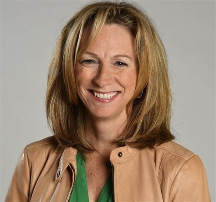 Beth Mowins- Wiki, Age, Ethnicity, Husband, Height, Net Worth