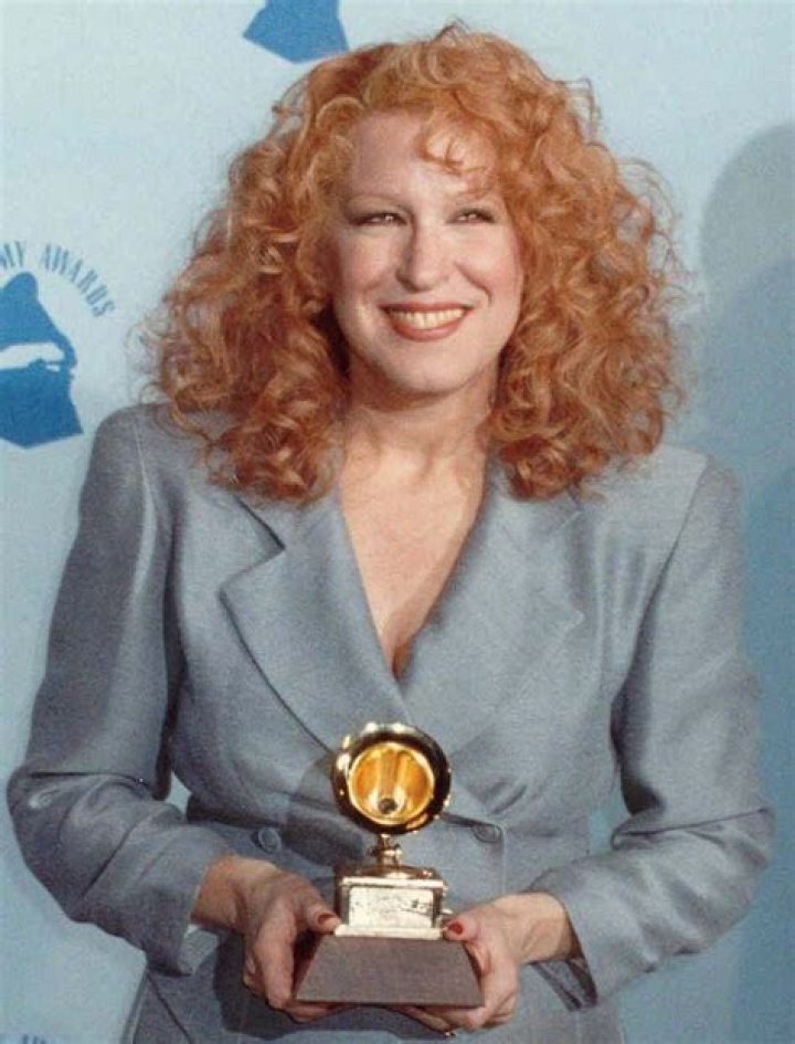 Bette Midler- Bio, Age, Husband, Net worth, Height, Weight, Career