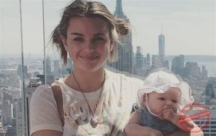 
Birdie Thwaites- All About Brenton Thwaites & Chloe Pacey’s Daughter	