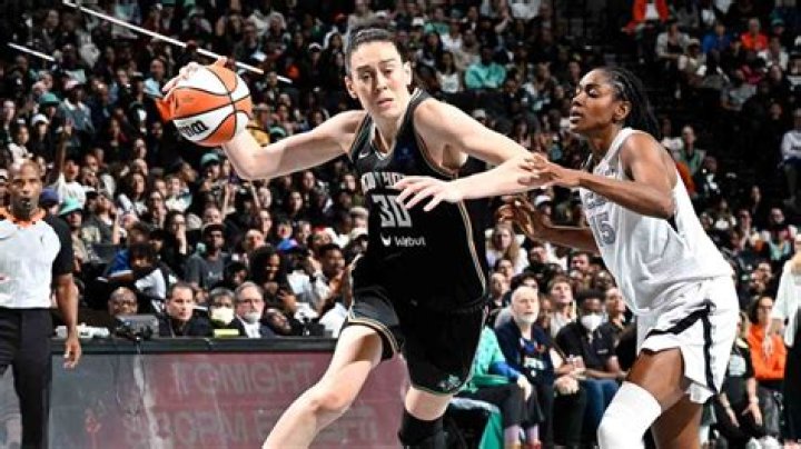 Breanna Stewart- Net Worth, Age, Ethnicity, Boyfriend, Height, Career