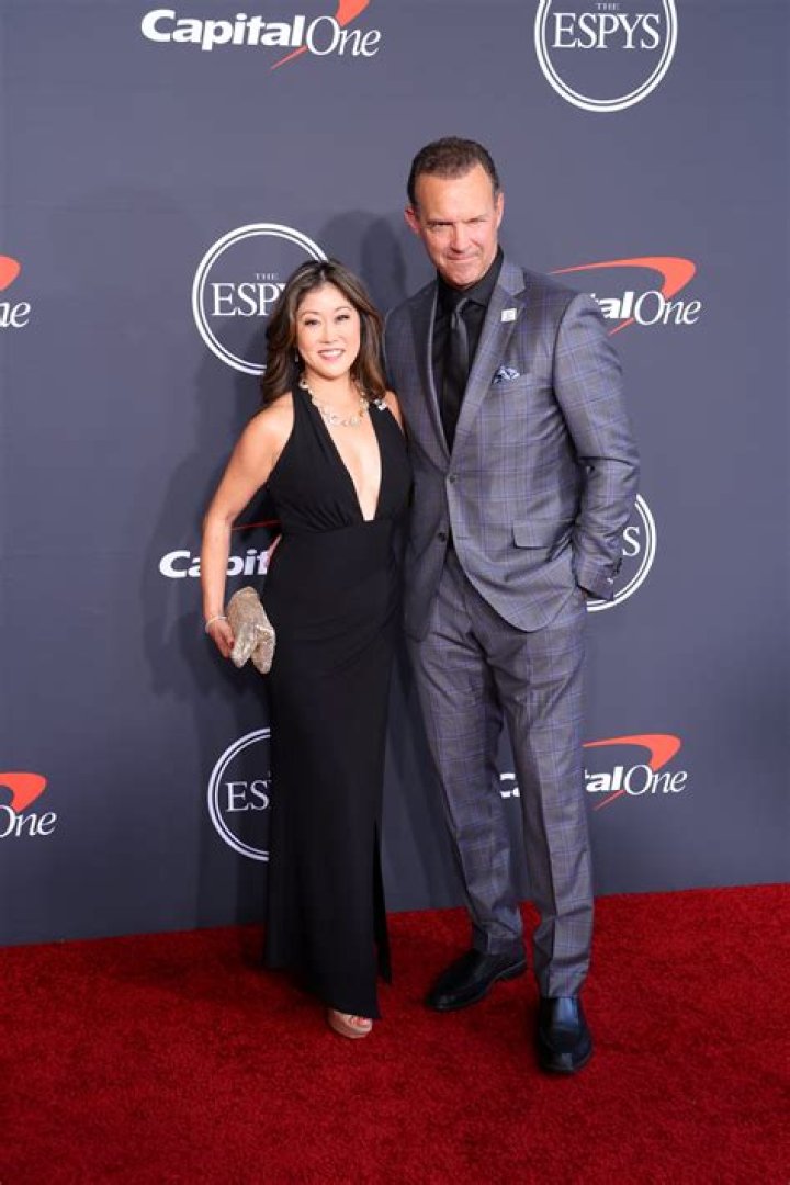 Bret Hedican- Wiki, Age, Wife, Ethnicity, Net Worth, Height, Career