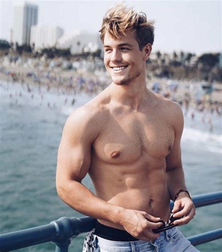 Brett Maverick- Age, Girlfriend, Height, Net Worth, Nationality