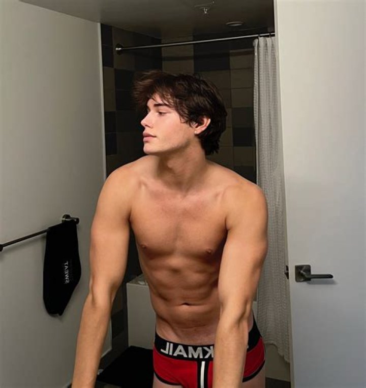 Broghan Semrad- Biography, Age, Height, Net Worth, Girlfriend, Ethnicity