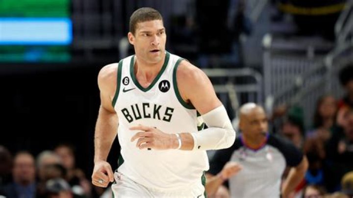Brook Lopez- Wiki, Age, Height, Girlfriend, Net Worth, Ethnicity, Career