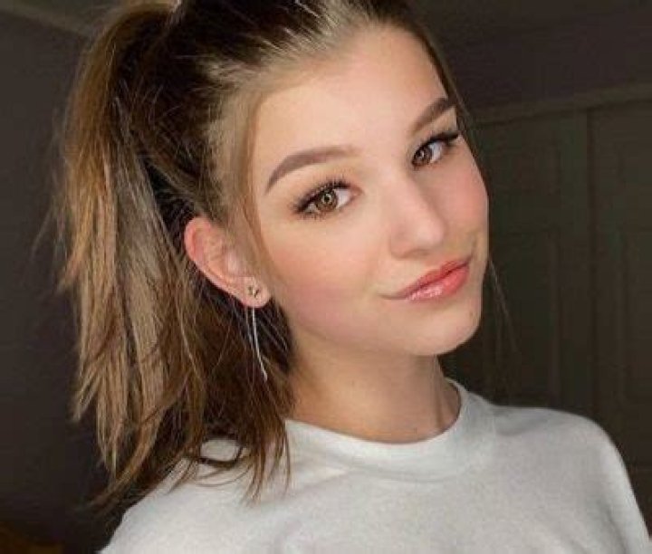 Brooke Monk Responds to Critics Of Her No-Makeup Look