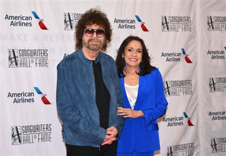 Camelia Kath: Exploring the Life of Jeff Lynne’s Wife