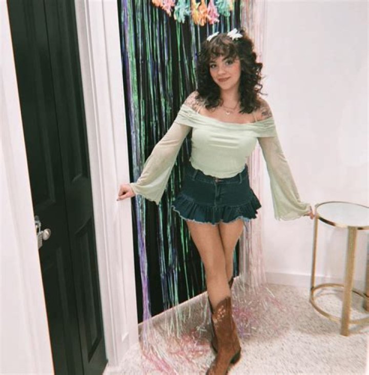 Cari Leigh- Wiki, Age, Boyfriend, Ethnicity, Net Worth, Height, Career