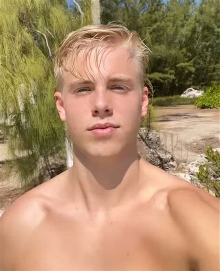 Carson Lueders- Bio, Age, Height, Net Worth, Girlfriend, Dating