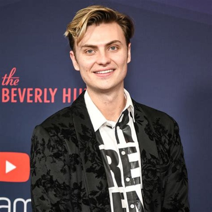 Carter Sharer- Bio, Age, Height, Net Worth, Girlfriend, Dating