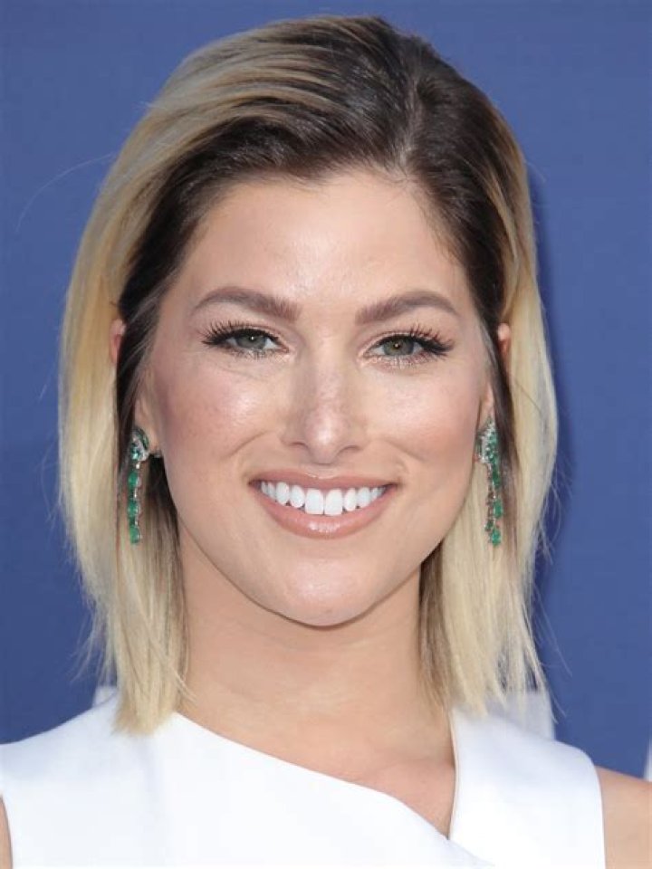 Cassadee Pope- Bio, Age, Height, Net Worth, Boyfriend, Dating