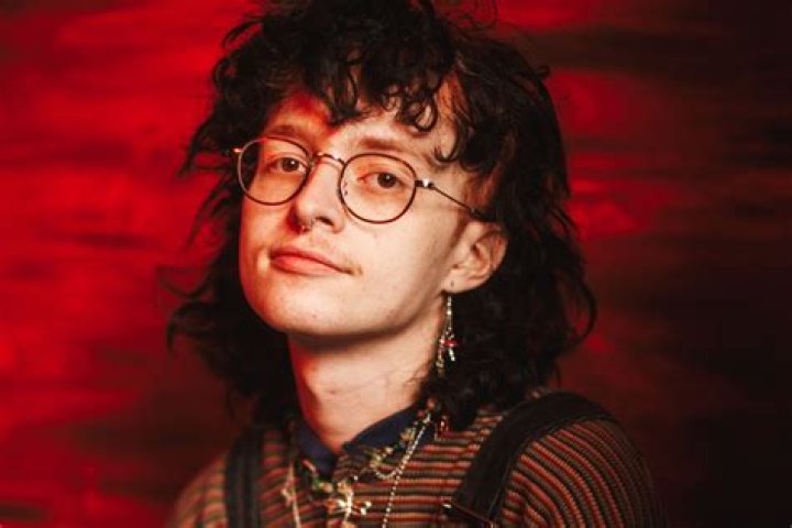 Cavetown- Bio, Wiki, Age, Height, Net Worth, Relationship, Career